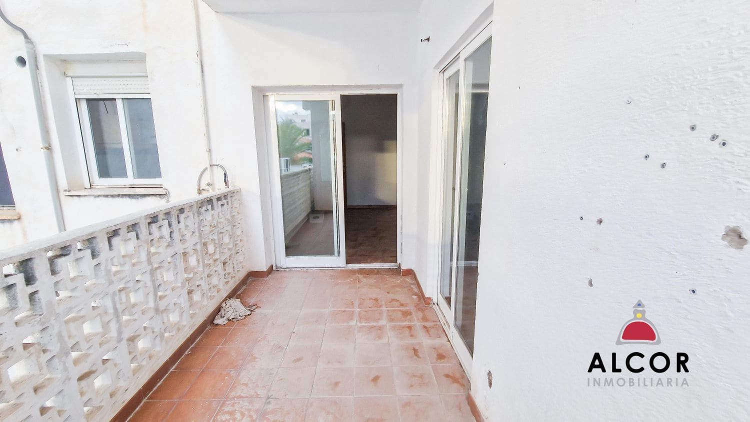 5 bedroom Flat for sale in Benicarlo - € 65,000 (Ref: 9436954)