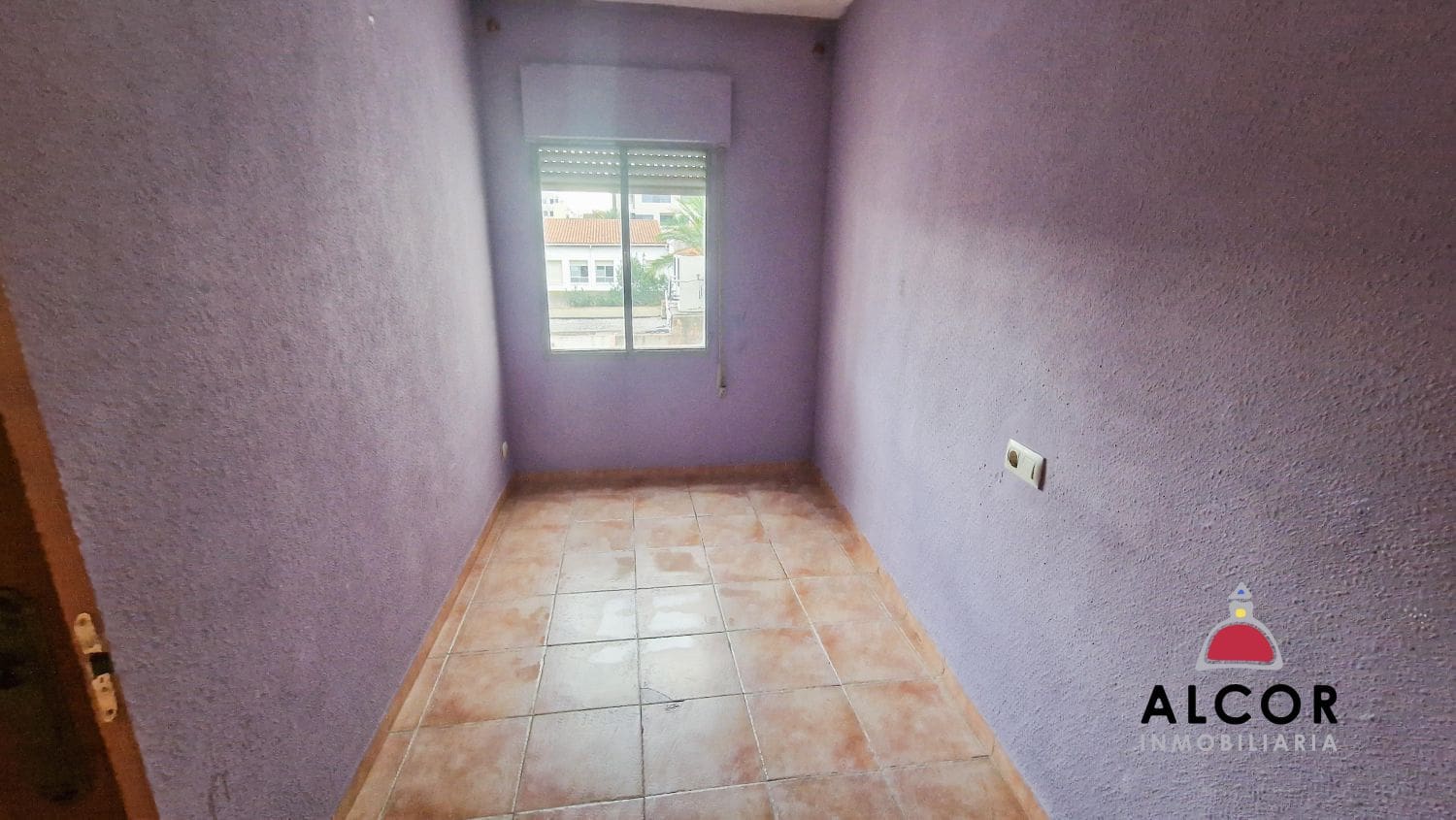 5 bedroom Flat for sale in Benicarlo - € 65,000 (Ref: 9436954)