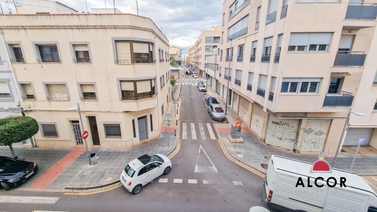 5 bedroom Flat for sale in Benicarlo - € 65,000 (Ref: 9436954)