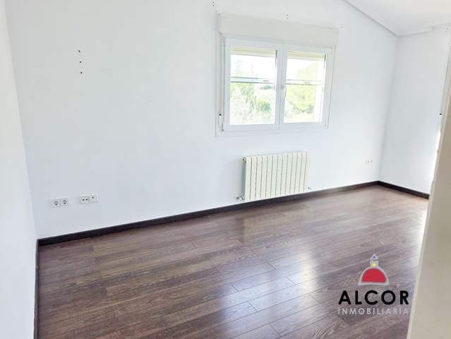 5 soverom Villa til salgs i Vinaròs med garasje - € 325 000 (Ref: 9470931)