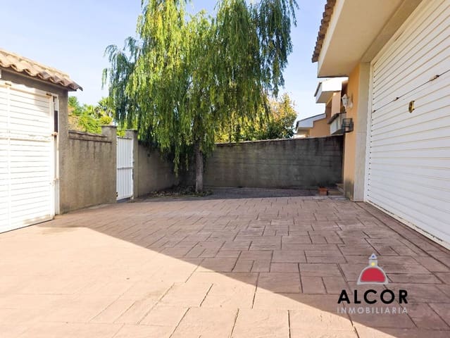 5 soverom Villa til salgs i Vinaròs med garasje - € 325 000 (Ref: 9470931)