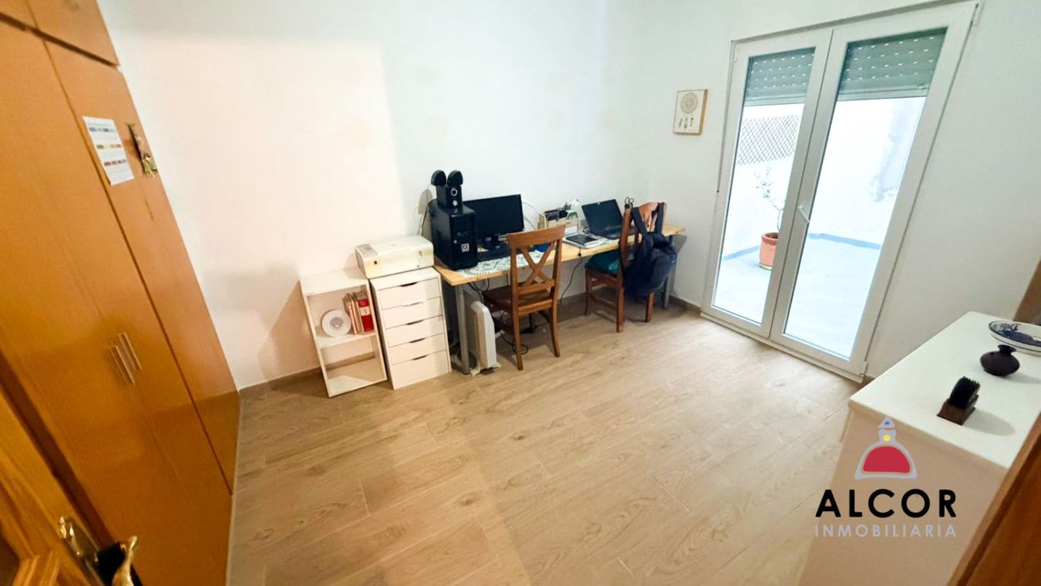 5 bedroom Flat for sale in Benicarlo - € 165,000 (Ref: 9501960)