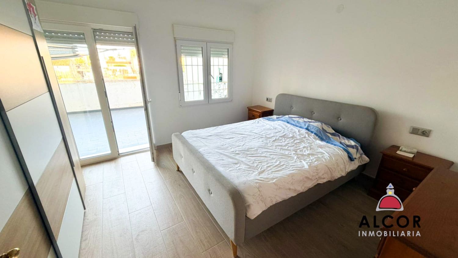 5 bedroom Flat for sale in Benicarlo - € 165,000 (Ref: 9501960)