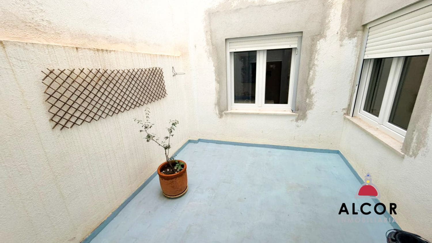 5 bedroom Flat for sale in Benicarlo - € 165,000 (Ref: 9501960)