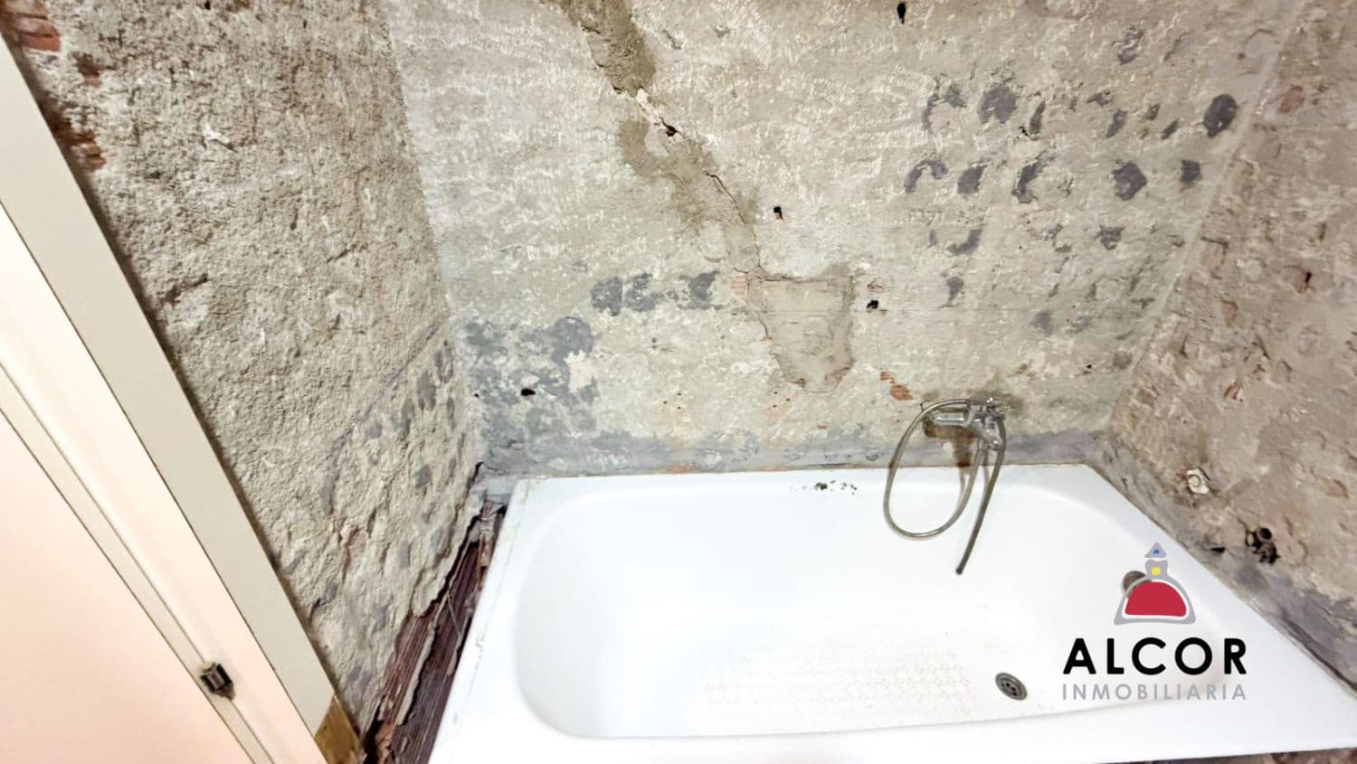 5 bedroom Flat for sale in Benicarlo - € 165,000 (Ref: 9501960)