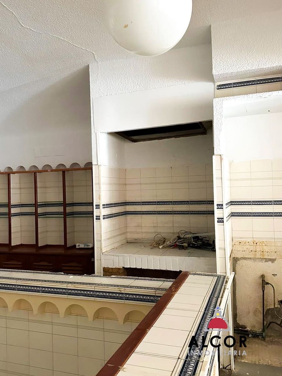 Commercial for sale in Benicarlo - € 155,000 (Ref: 9512067)