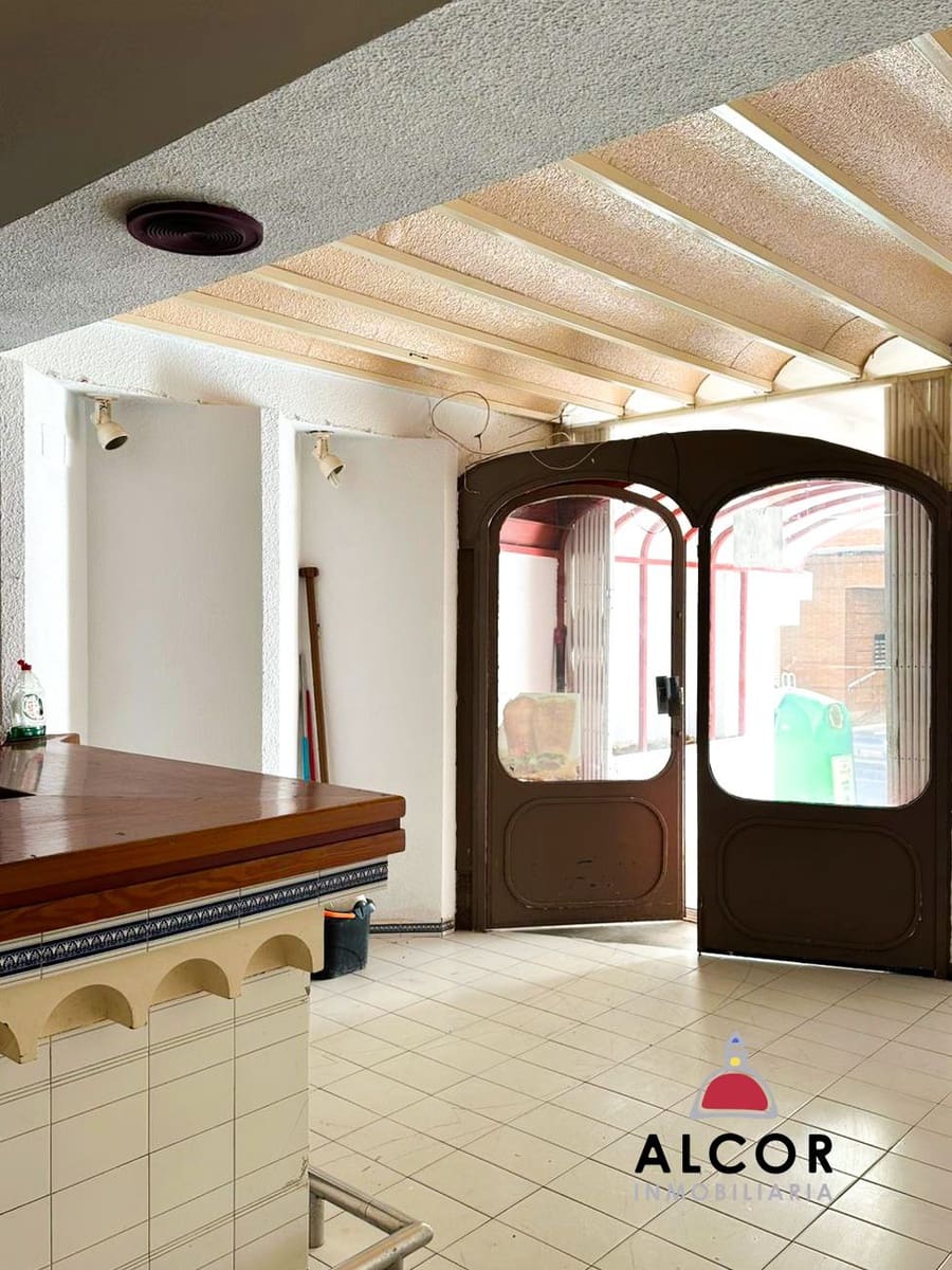 Commercial for sale in Benicarlo - € 155,000 (Ref: 9512067)