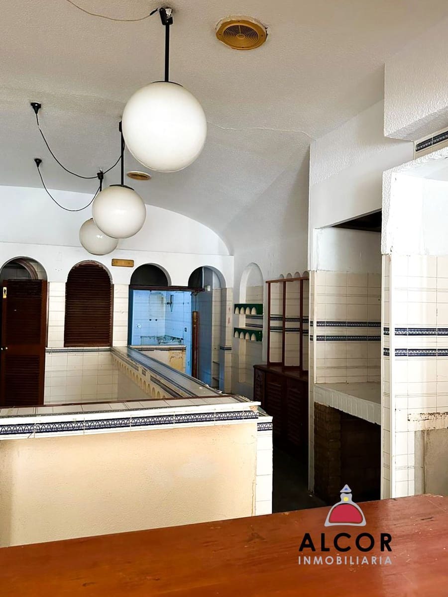 Commercial for sale in Benicarlo - € 155,000 (Ref: 9512067)