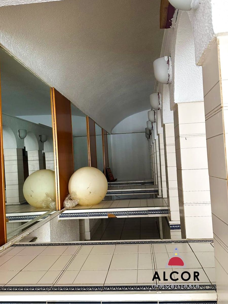 Commercial for sale in Benicarlo - € 155,000 (Ref: 9512067)