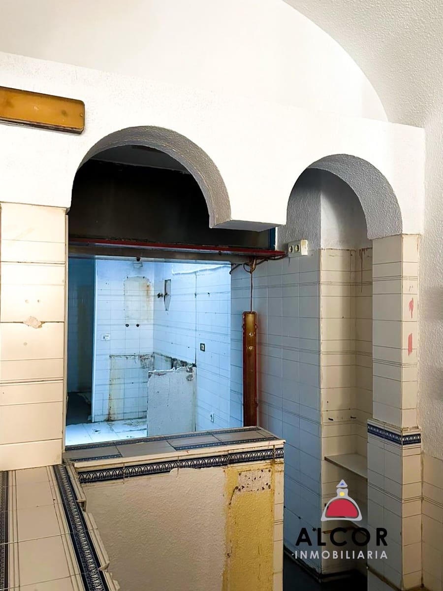 Commercial for sale in Benicarlo - € 155,000 (Ref: 9512067)