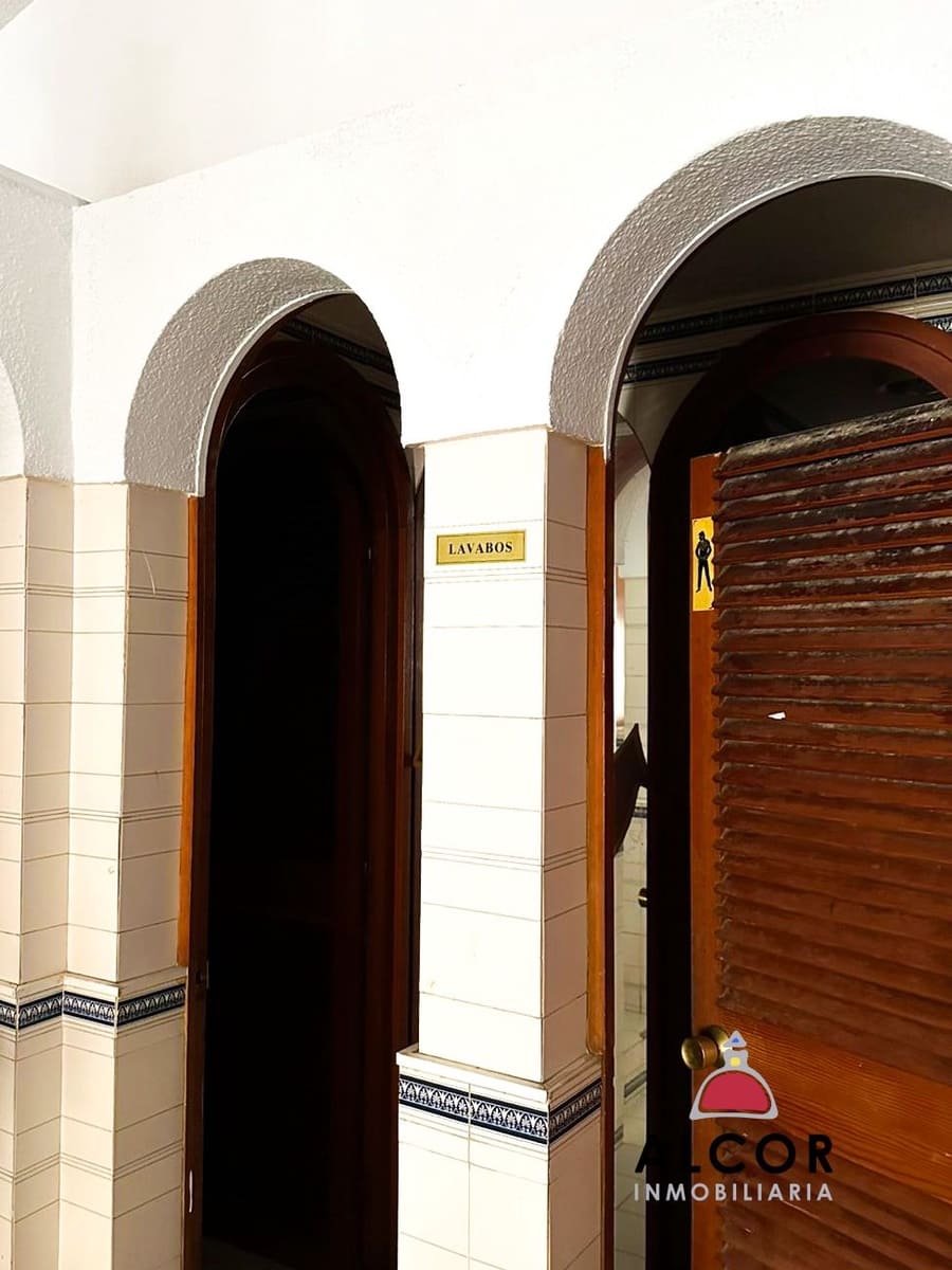 Commercial for sale in Benicarlo - € 155,000 (Ref: 9512067)