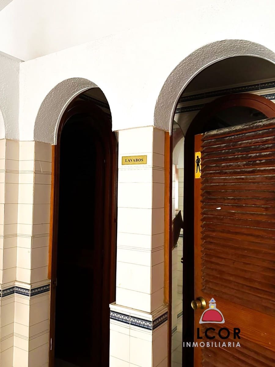 Commercial for sale in Benicarlo - € 155,000 (Ref: 9512067)