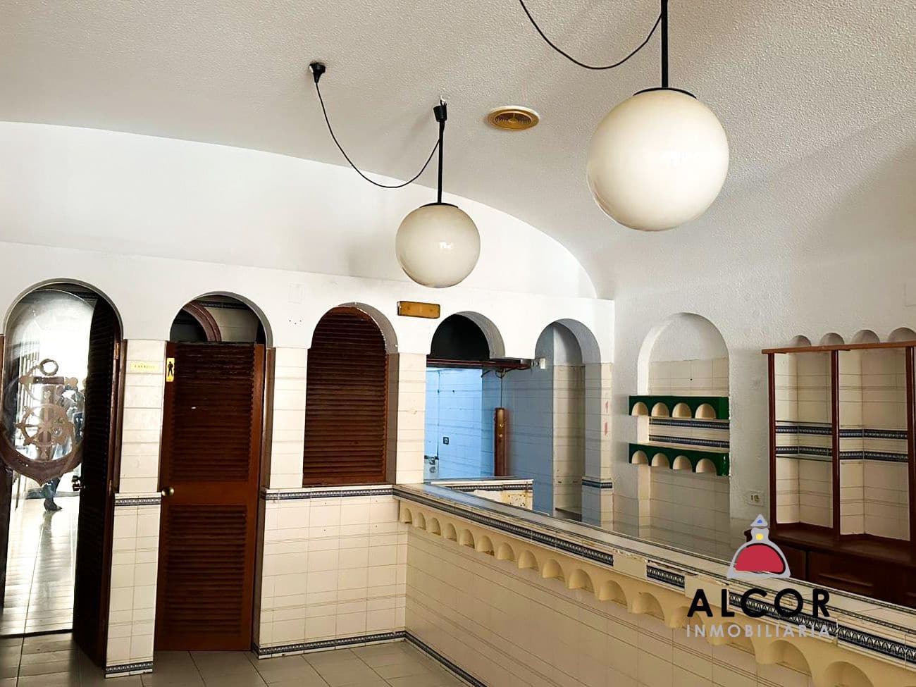 Commercial for sale in Benicarlo - € 155,000 (Ref: 9512067)