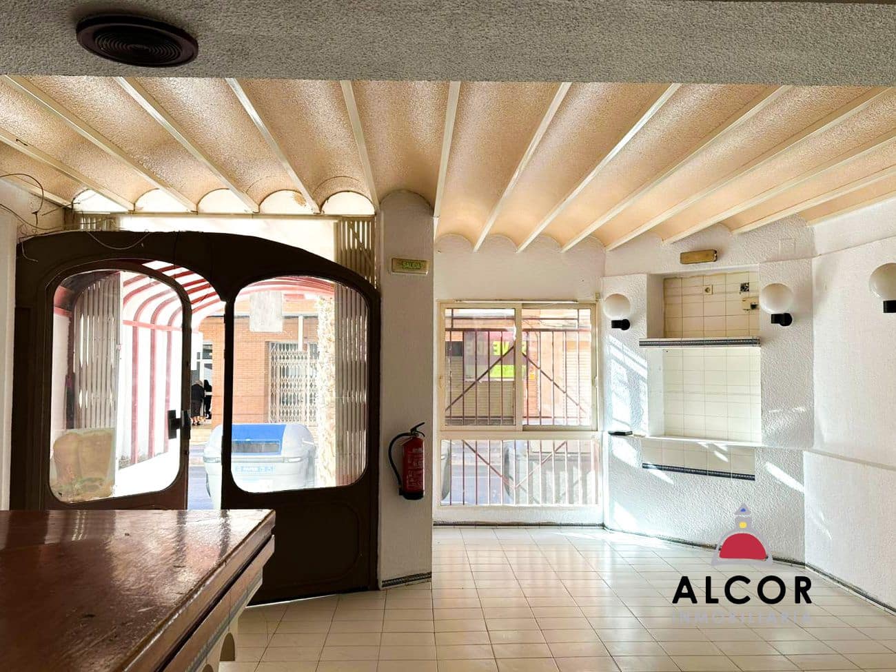 Commercial for sale in Benicarlo - € 155,000 (Ref: 9512067)