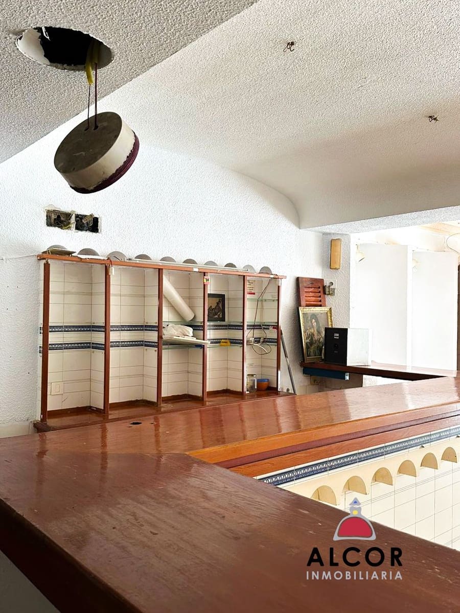 Commercial for sale in Benicarlo - € 155,000 (Ref: 9512067)