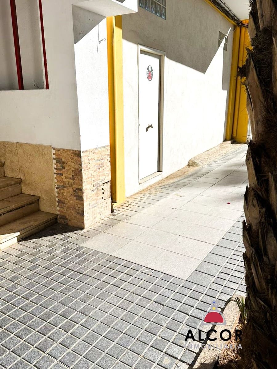 Commercial for sale in Benicarlo - € 155,000 (Ref: 9512067)