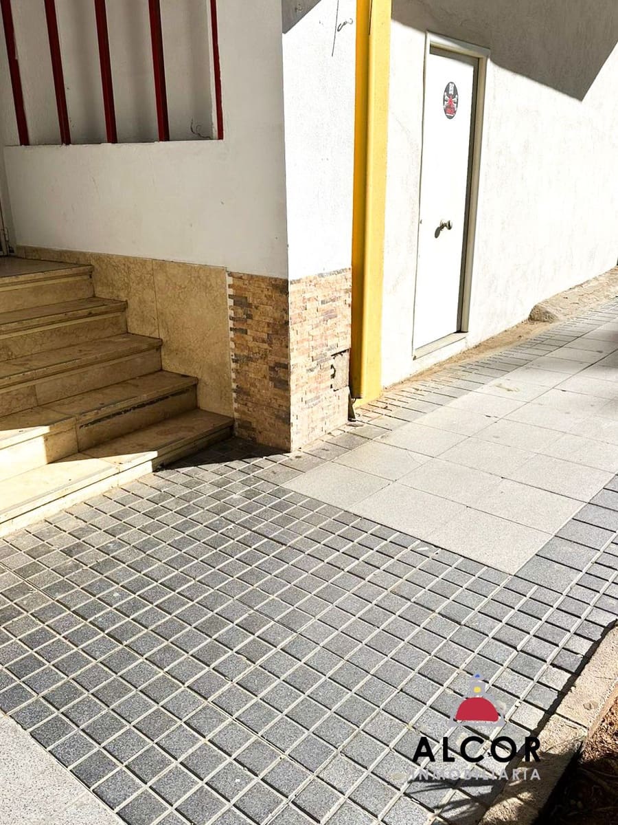 Commercial for sale in Benicarlo - € 155,000 (Ref: 9512067)