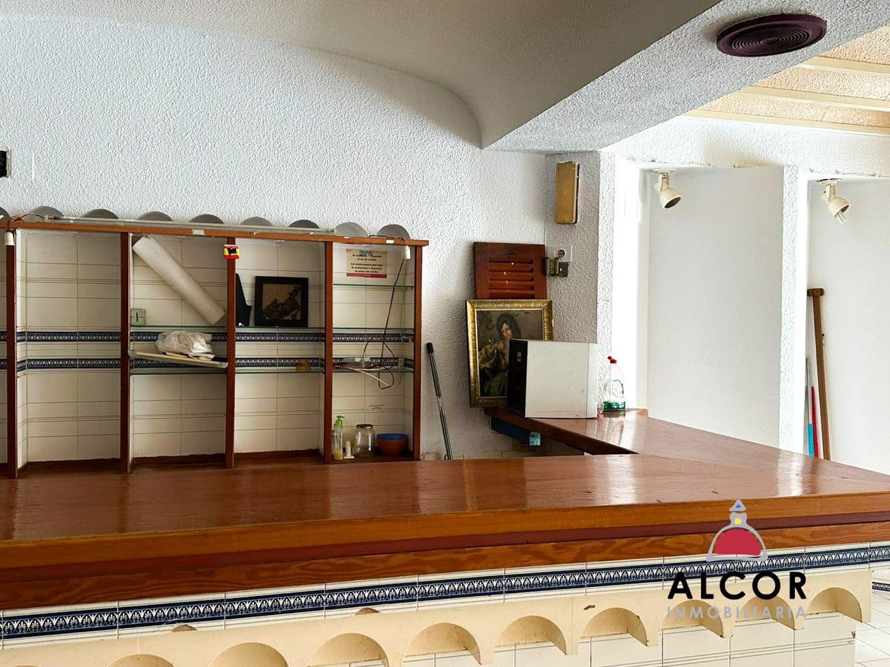 Commercial for sale in Benicarlo - € 155,000 (Ref: 9512067)