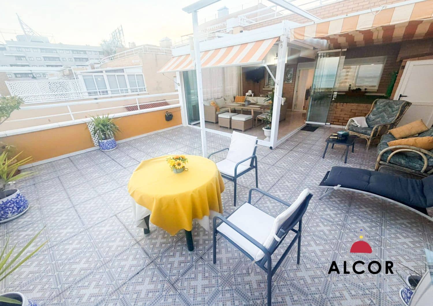 2 slaapkamer Flat te koop in Oropesa  met garage - € 295.000 (Ref: 9540781)