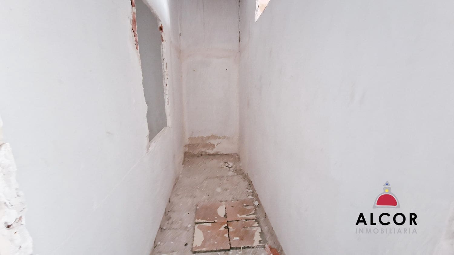 Commercial for sale in Benicarlo - € 130,000 (Ref: 9743143)