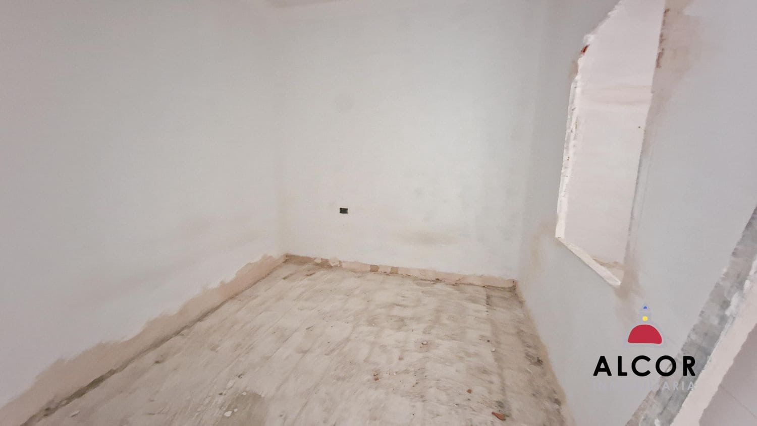 Commercial for sale in Benicarlo - € 130,000 (Ref: 9743143)