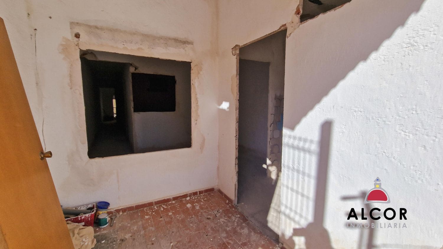 Commercial for sale in Benicarlo - € 130,000 (Ref: 9743143)