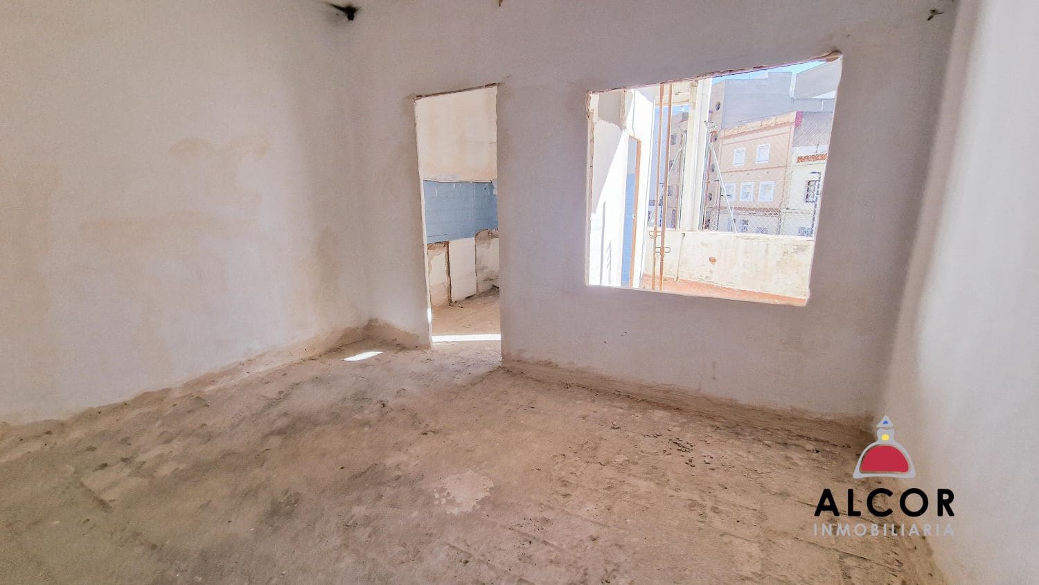 Commercial for sale in Benicarlo - € 130,000 (Ref: 9743143)