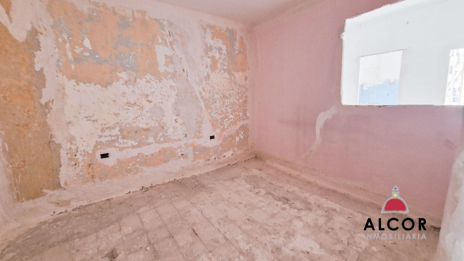 Commercial for sale in Benicarlo - € 130,000 (Ref: 9743143)