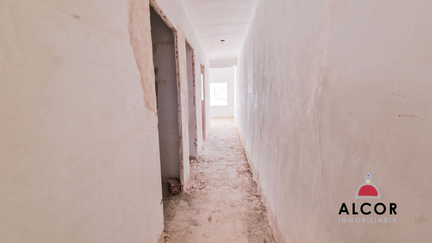 Commercial for sale in Benicarlo - € 130,000 (Ref: 9743143)