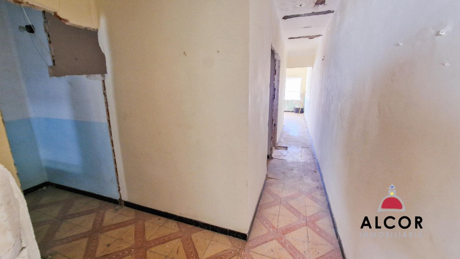 Commercial for sale in Benicarlo - € 130,000 (Ref: 9743143)