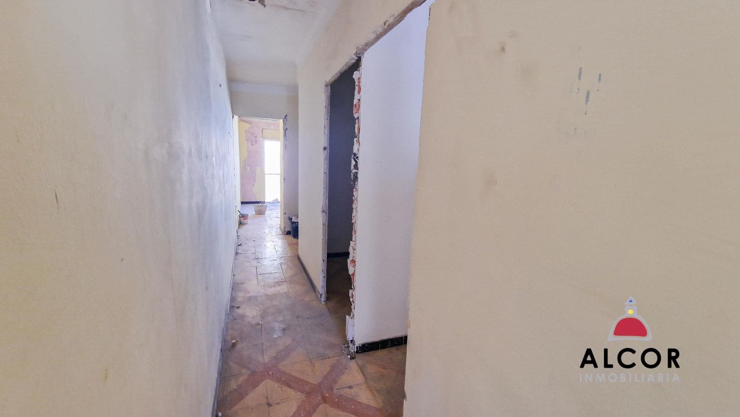 Commercial for sale in Benicarlo - € 130,000 (Ref: 9743143)