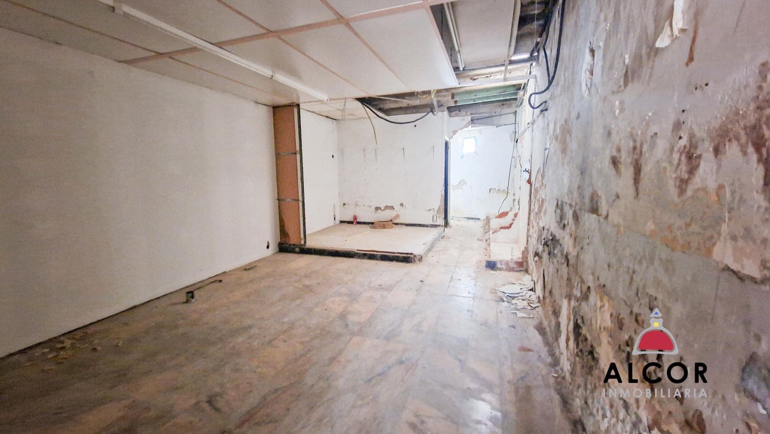 Commercial for sale in Benicarlo - € 130,000 (Ref: 9743143)