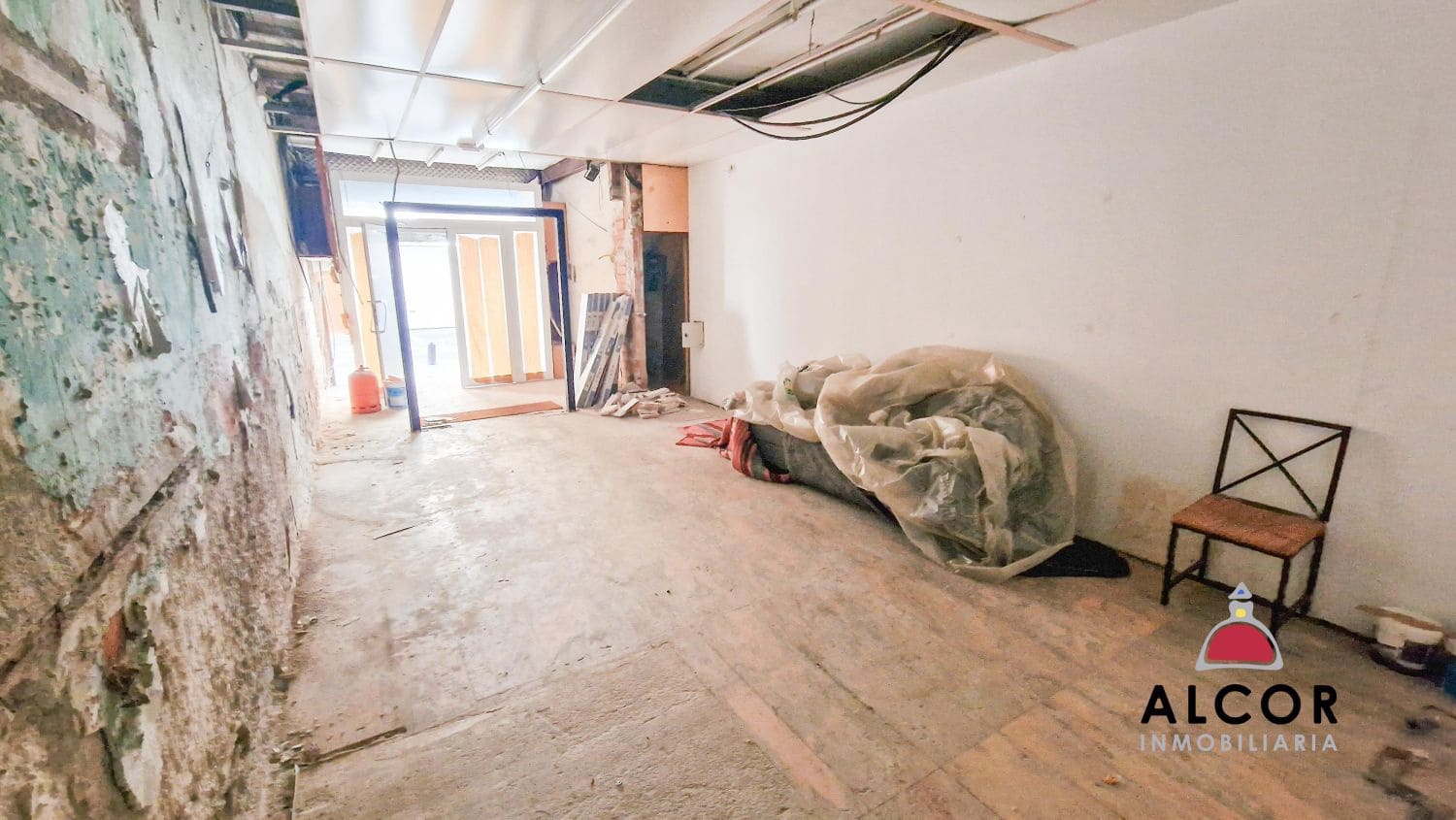 Commercial for sale in Benicarlo - € 130,000 (Ref: 9743143)