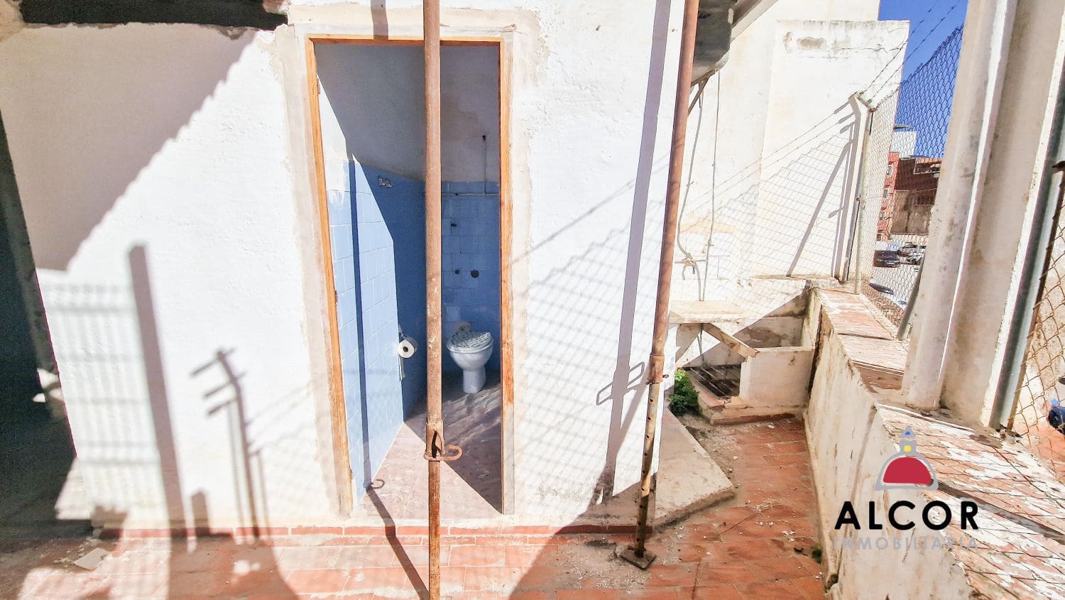 Commercial for sale in Benicarlo - € 130,000 (Ref: 9743143)