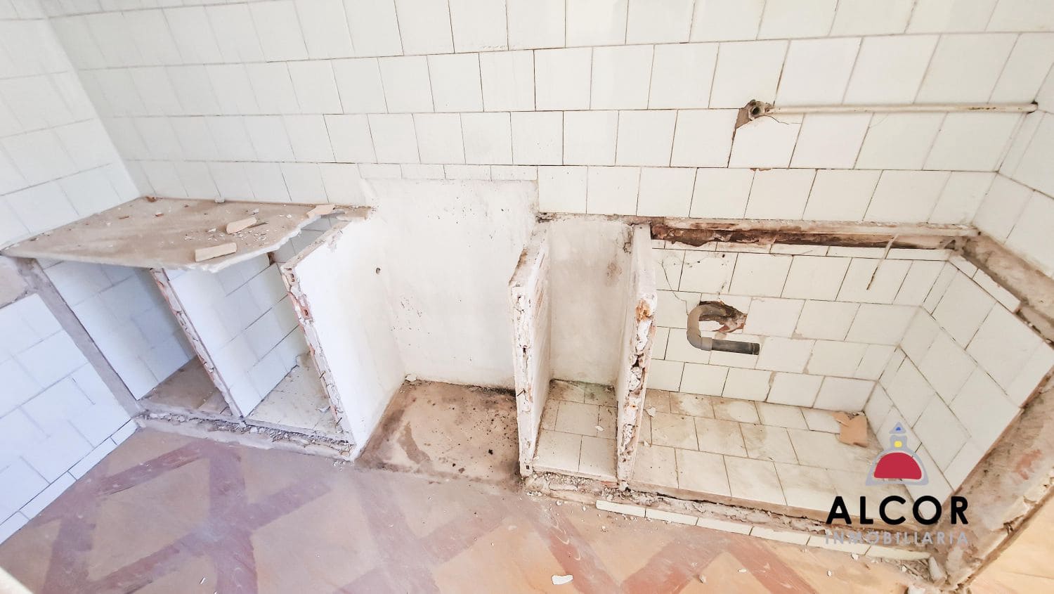 Commercial for sale in Benicarlo - € 130,000 (Ref: 9743143)