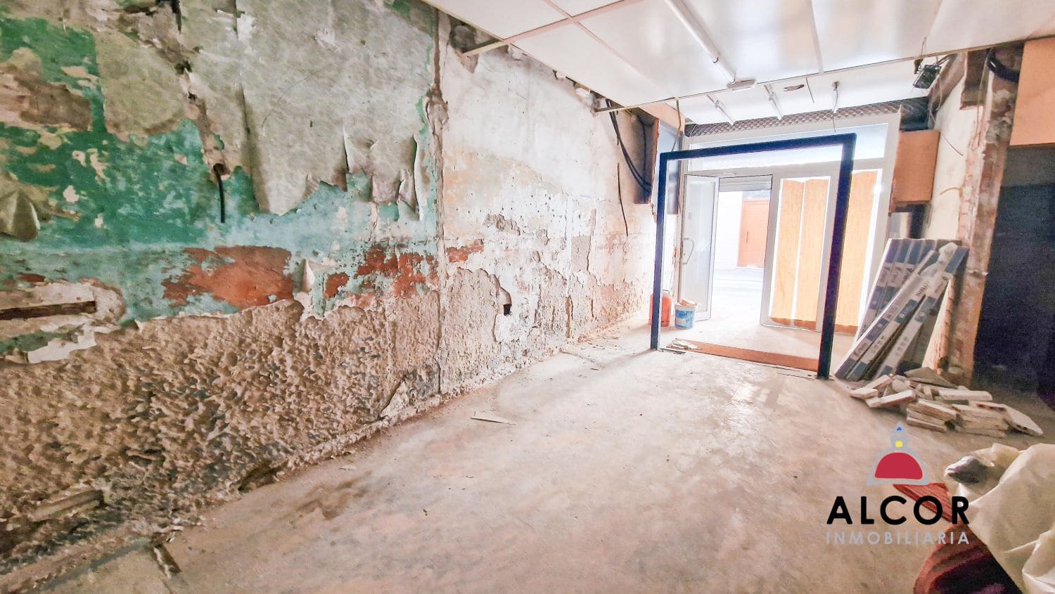 Commercial for sale in Benicarlo - € 130,000 (Ref: 9743143)