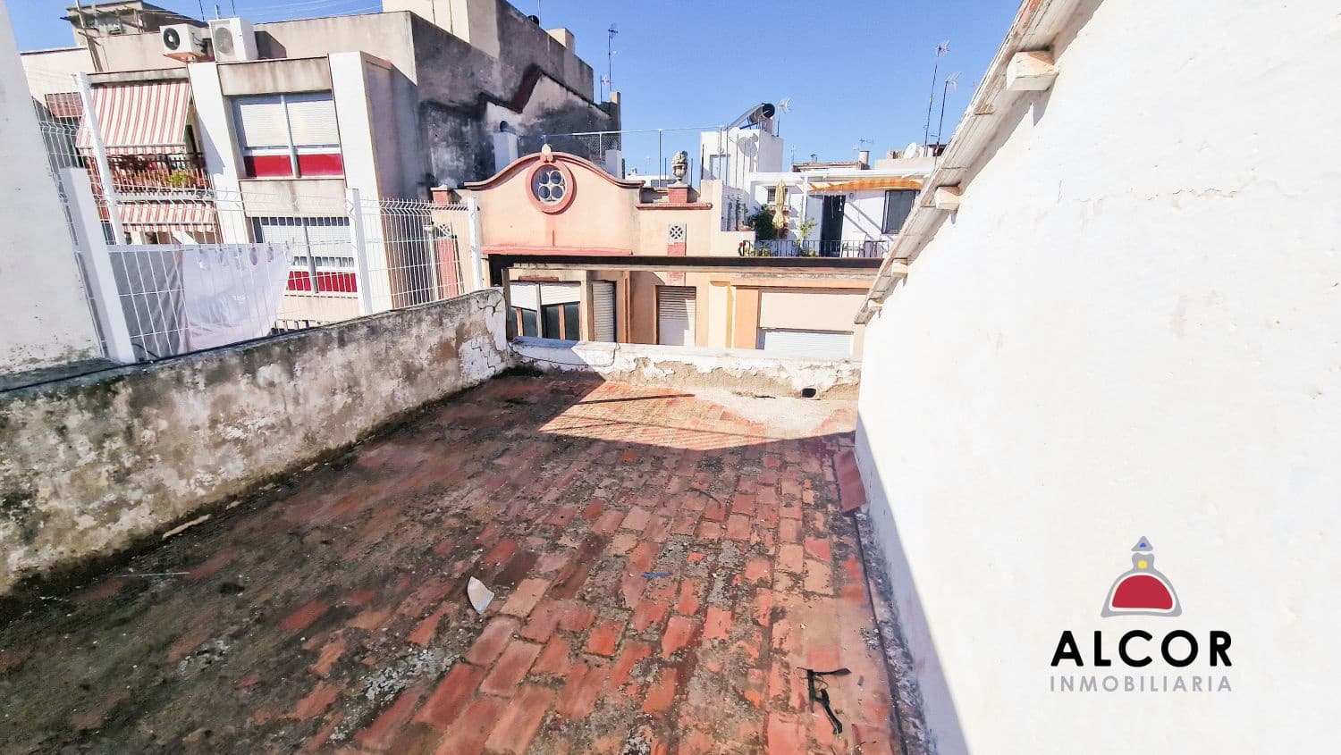 Commercial for sale in Benicarlo - € 130,000 (Ref: 9743143)