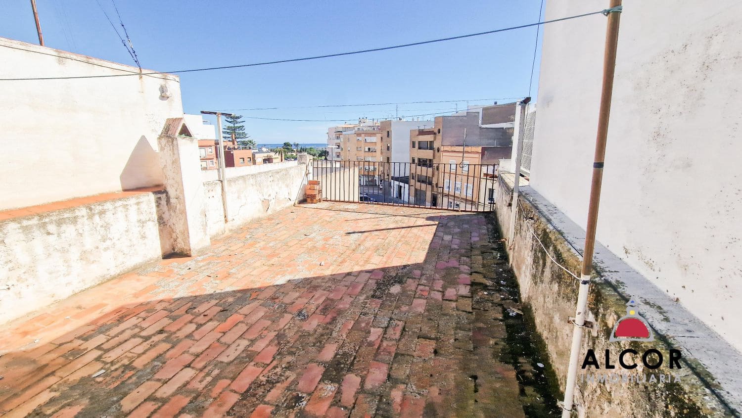 Commercial for sale in Benicarlo - € 130,000 (Ref: 9743143)