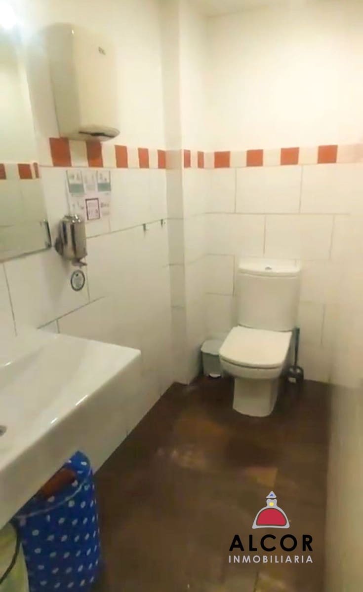 Commercial for sale in Benicarlo - € 134,000 (Ref: 9828779)