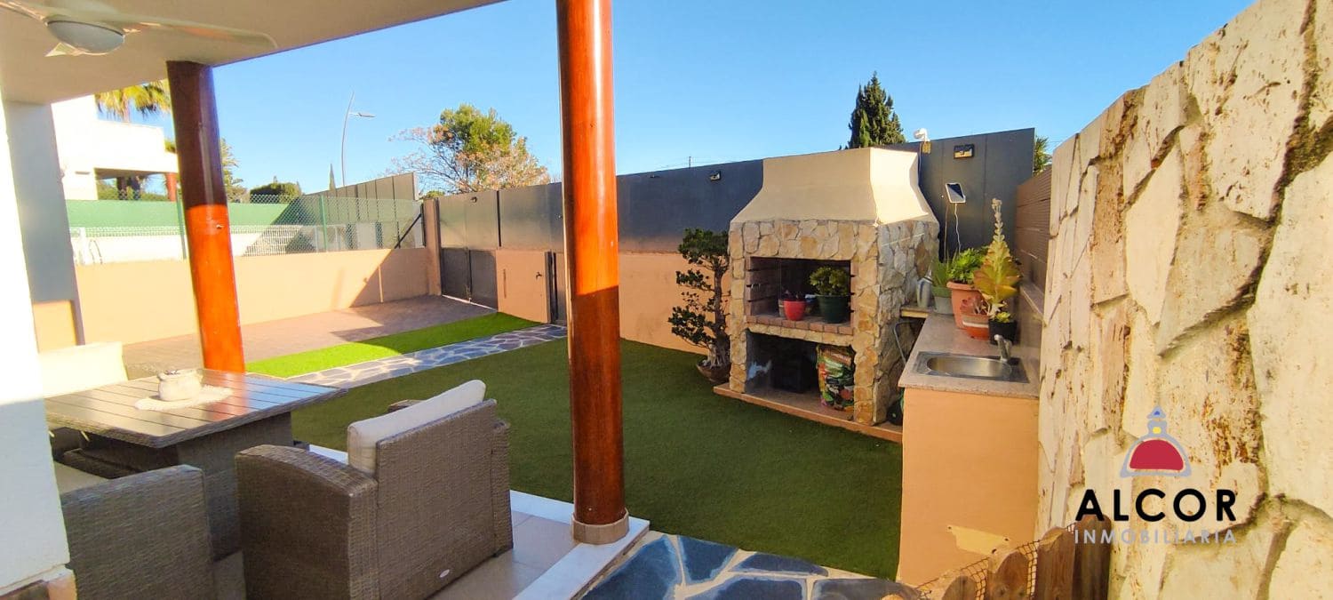 3 bedroom Villa for sale in Peniscola with garage - € 260,000 (Ref: 9845177)