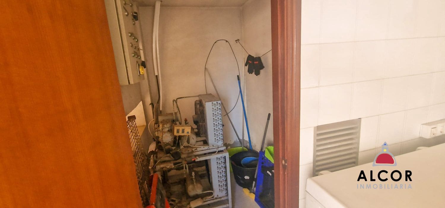 Commercial for sale in Peniscola - € 450,000 (Ref: 9891840)