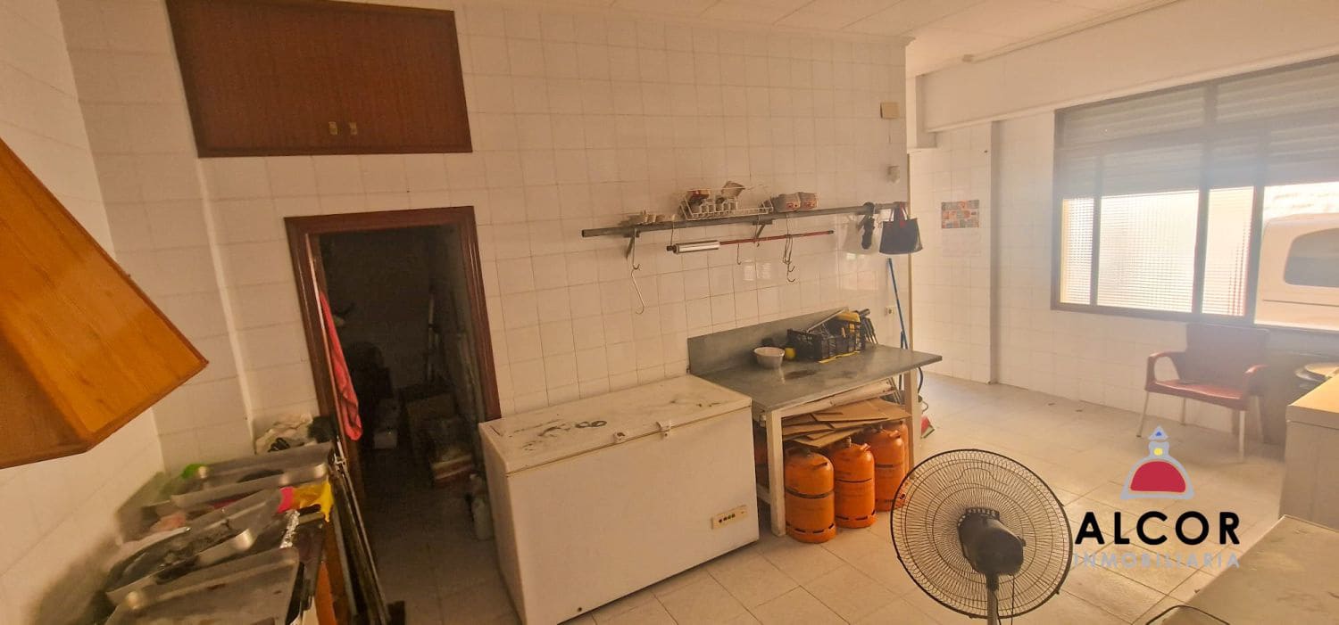 Commercial for sale in Peniscola - € 450,000 (Ref: 9891840)