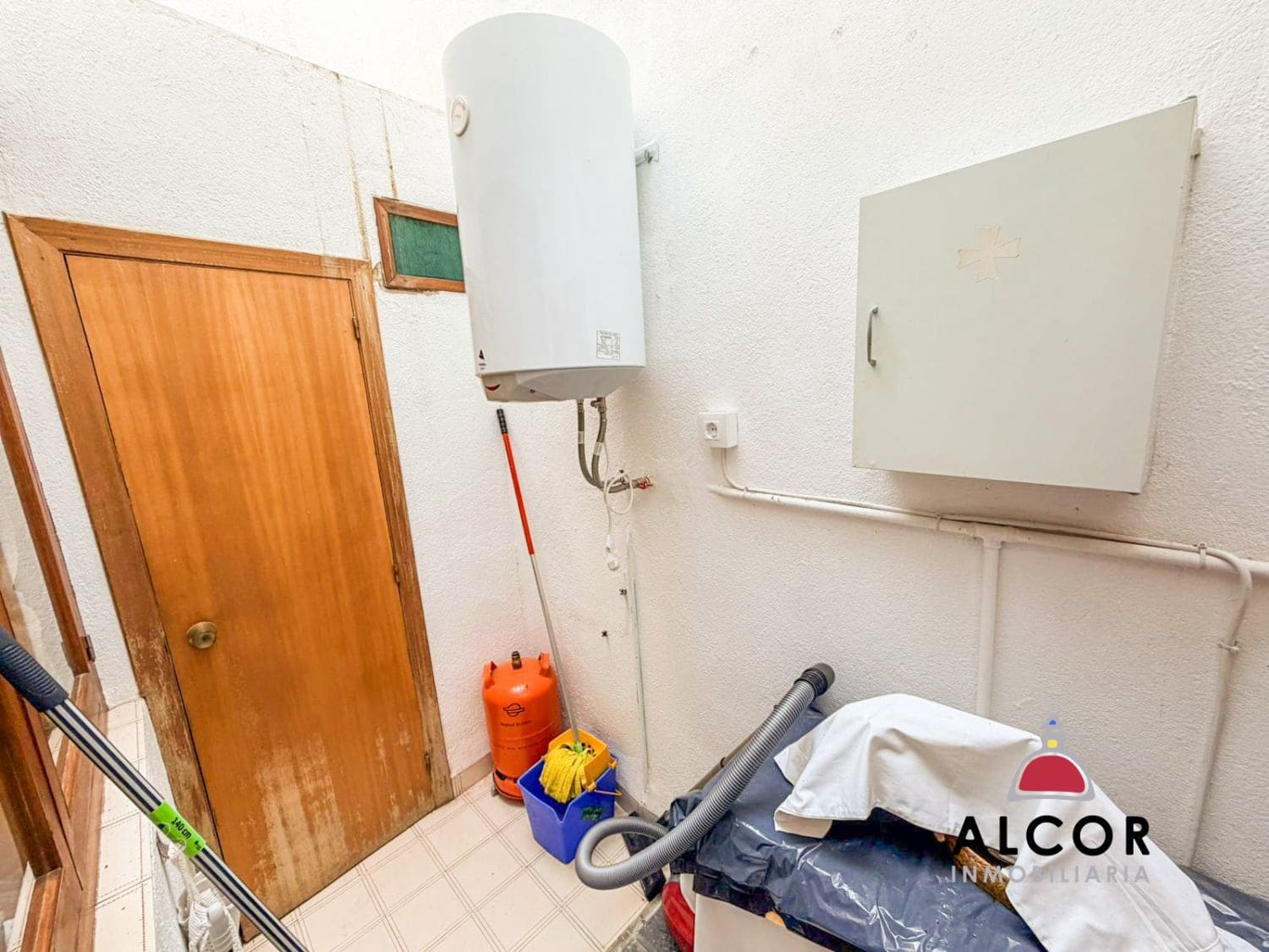 6 makuuhuone Omakotitalo myytävänä paikassa Calig - 200 000 € (Ref: 9900378)