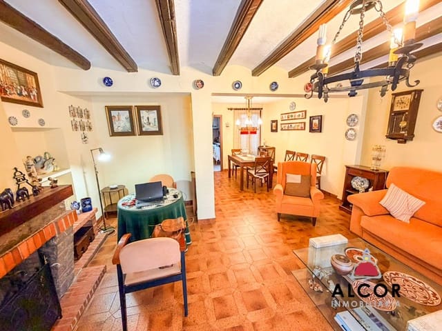 6 bedroom Townhouse for sale in Càlig - € 200,000 (Ref: 9900378)