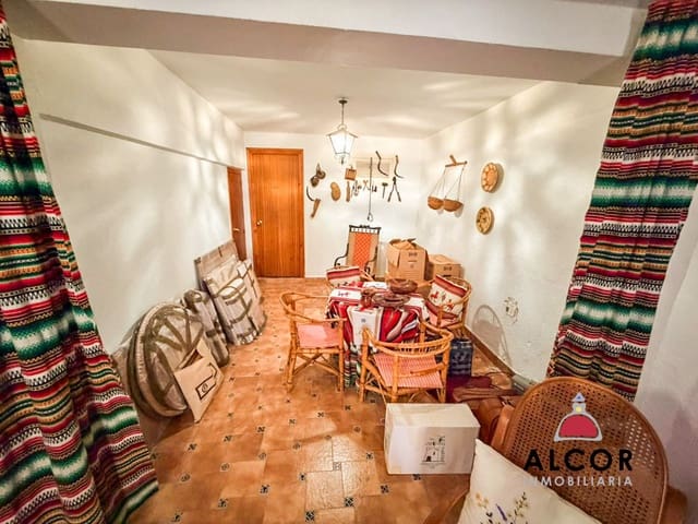 6 bedroom Townhouse for sale in Càlig - € 200,000 (Ref: 9900378)