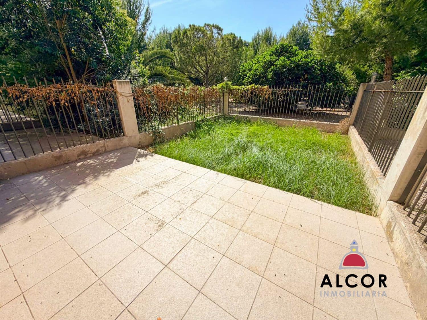 Commercial for sale in Benicarlo - € 125,000 (Ref: 9939513)