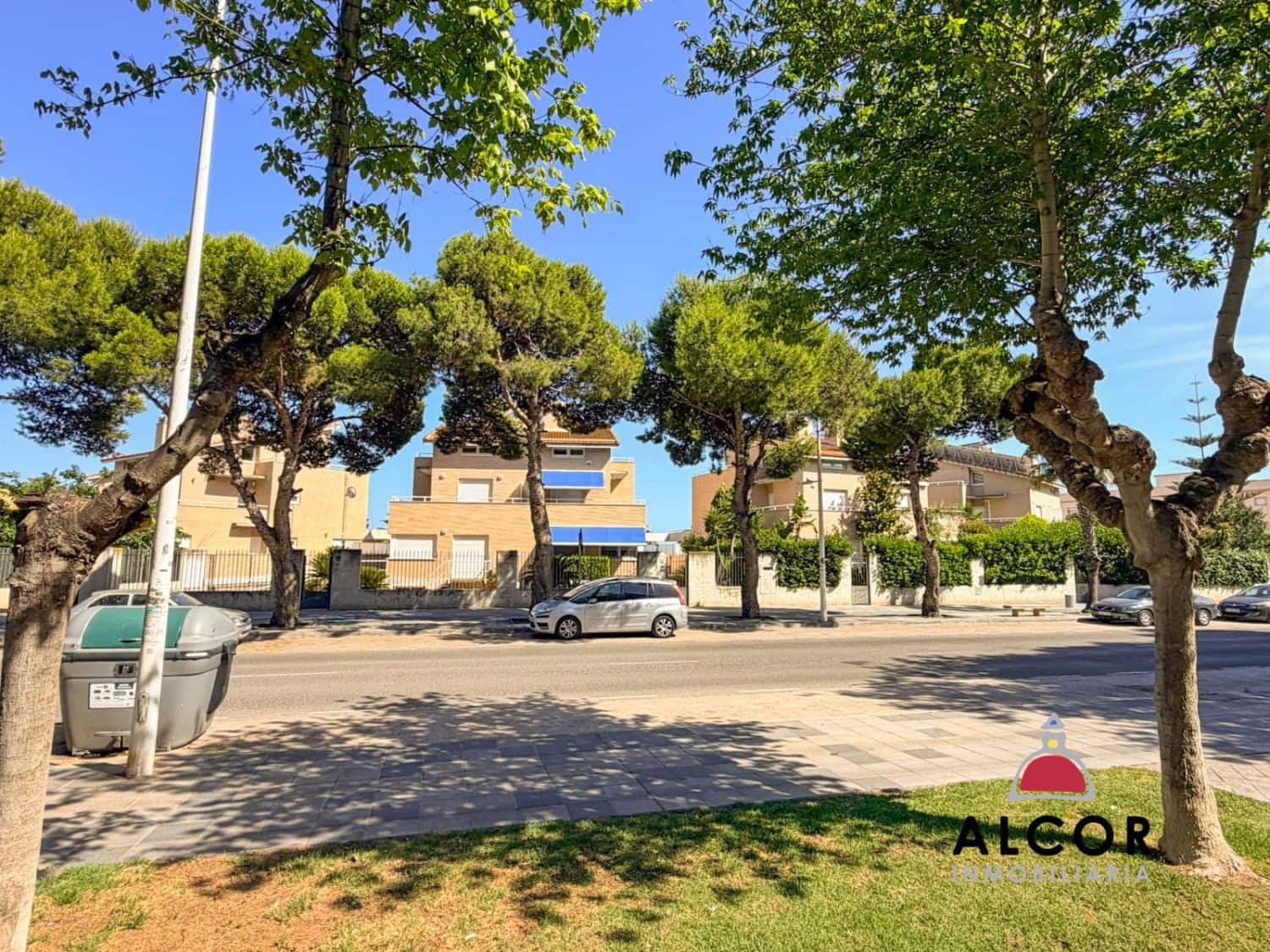 Commercial for sale in Benicarlo - € 125,000 (Ref: 9939513)