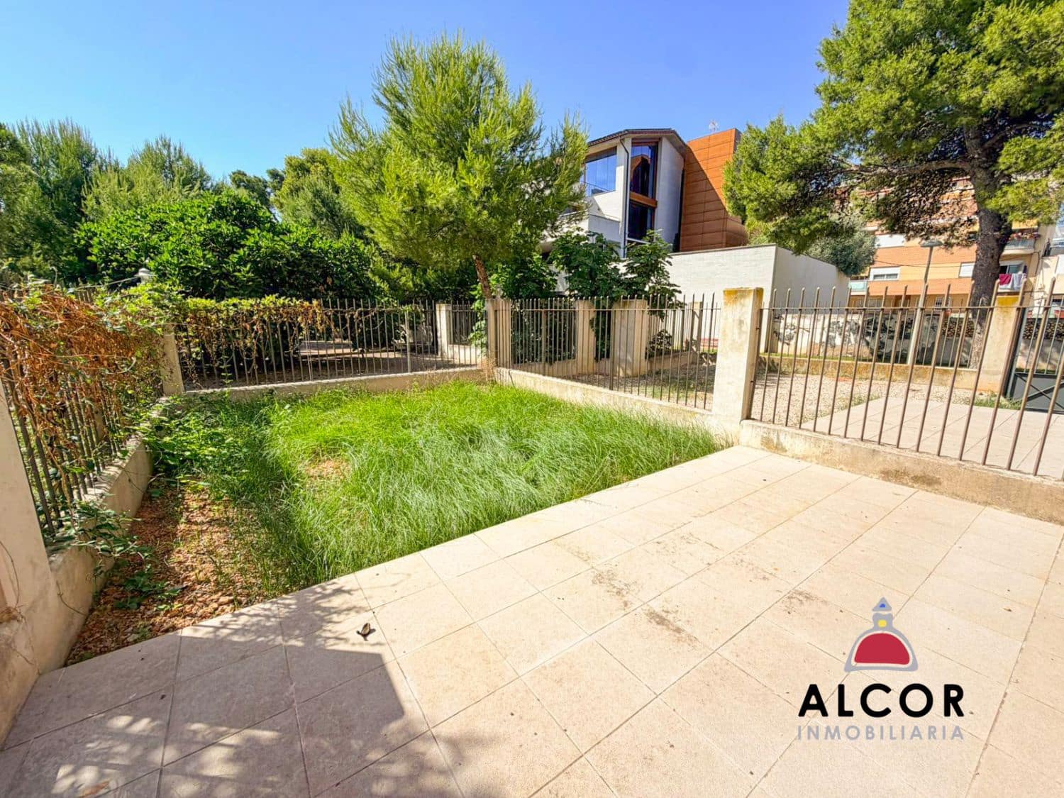 Commercial for sale in Benicarlo - € 125,000 (Ref: 9939513)