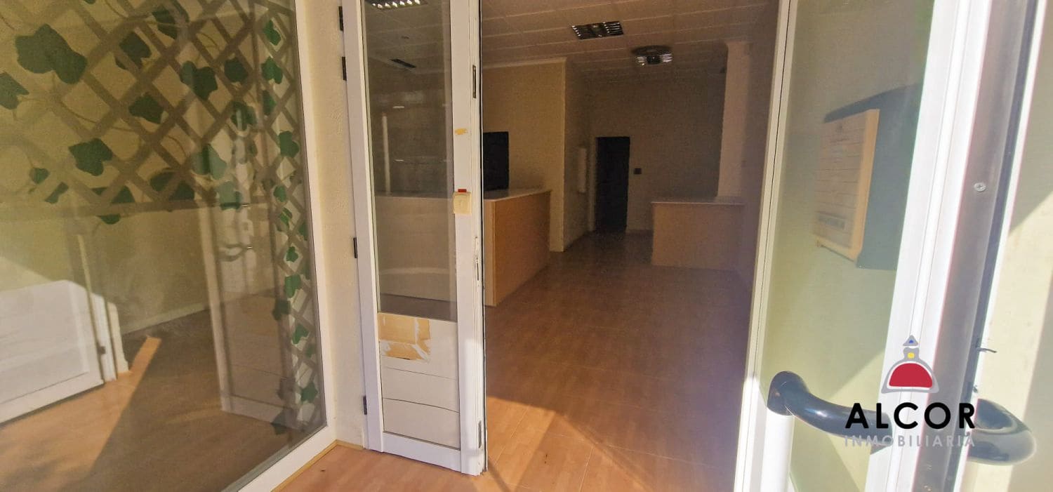 2 bedroom Commercial for sale in Benicarlo - € 45,800 (Ref: 9939514)