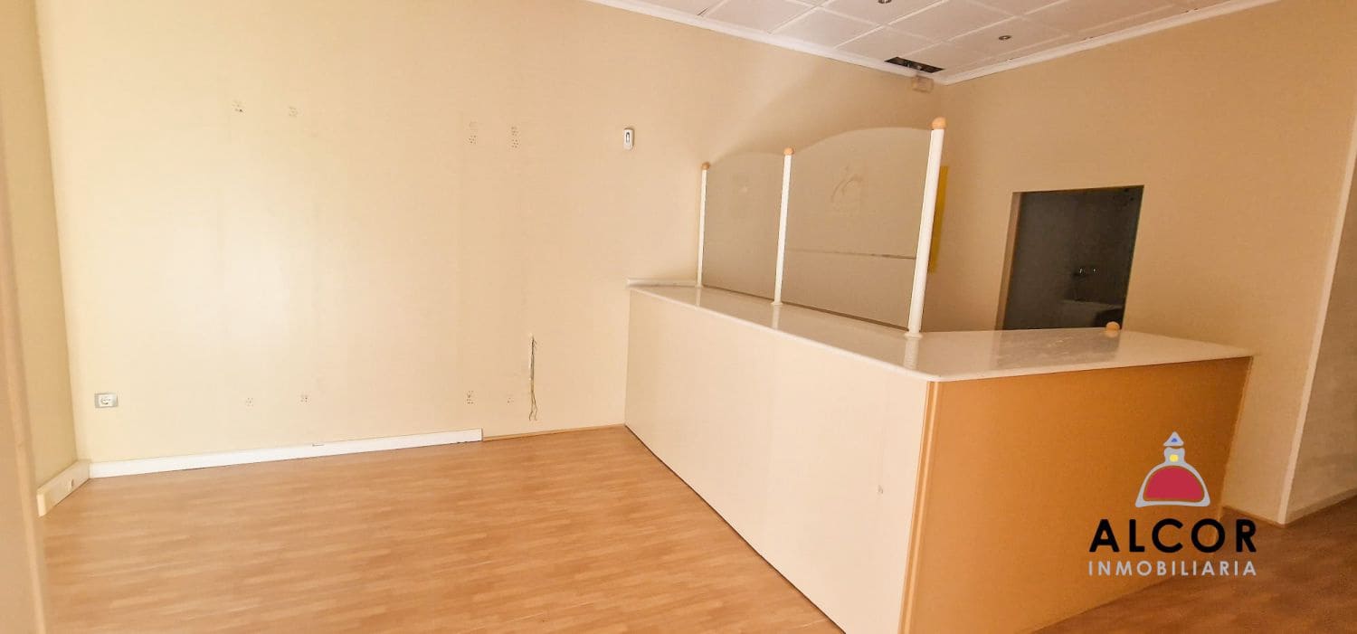 2 bedroom Commercial for sale in Benicarlo - € 45,800 (Ref: 9939514)